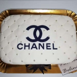 Bolo Em Forma De Mala Da Chanel