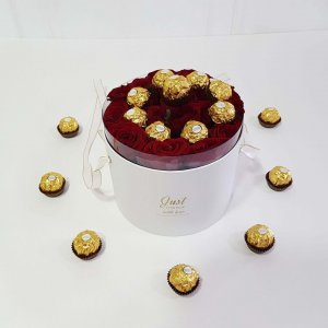 Caixa De Rosas Vermelhas Com Ferrero Rocher
