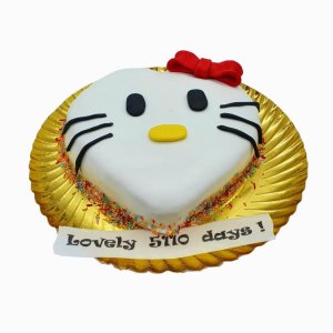 Bolo Em Formato Coração Com A Cara Da Hello Kitty