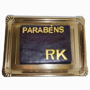 Bolo Retangular Com Cobertura De Massa Pão