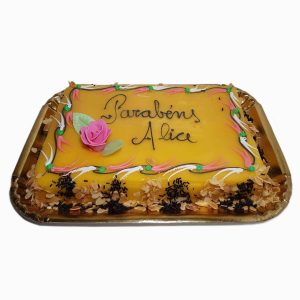 Pão De Ló Com Doce De Ovo E Rosa Simples Frente