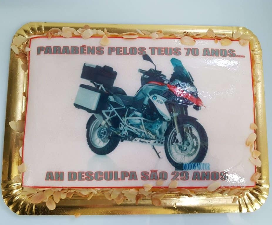 Bolo Moto! (Motorcycle Cake!), Bolo de morango com recheio …