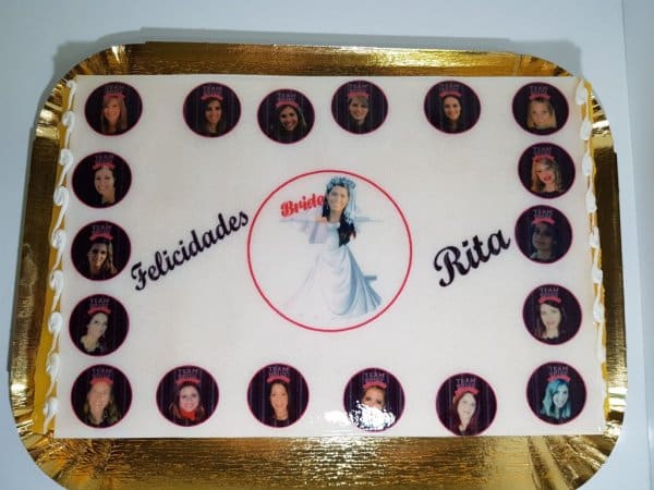 Bolo De Despedida De Solteira Com Fotos De Amigas Vista De Cima
