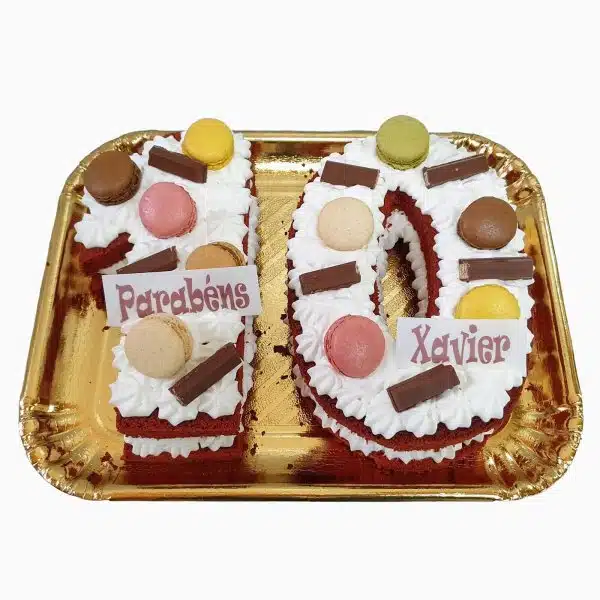 Bolo 10 Anos Com Macarons Com Kitkat