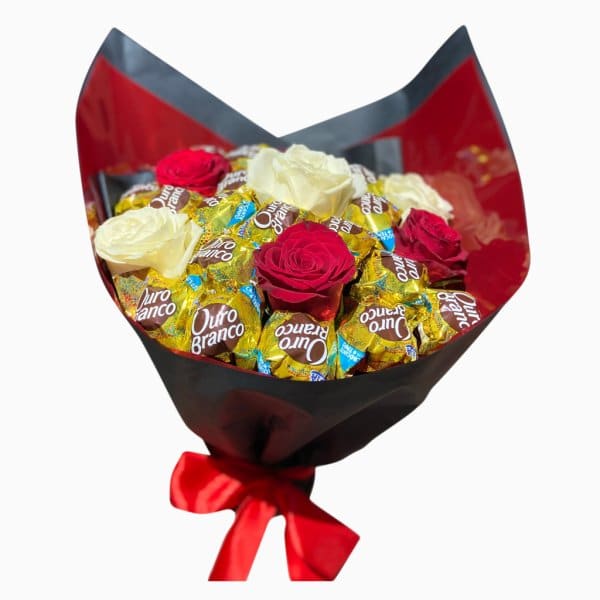 Buque Com Rosas E Chocolates