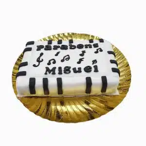 Bolo Para Amantes De Música Com Detalhes De Teclado