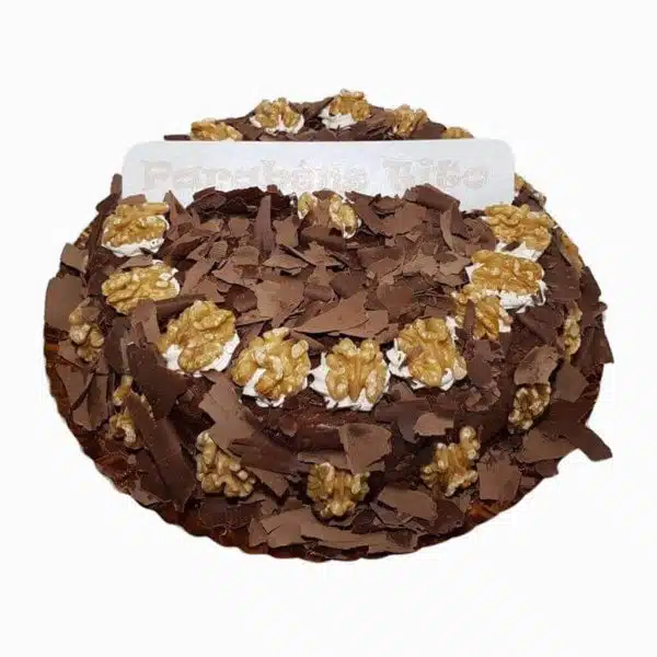 Bolo Simples De Chocolate Com Nozes Vista De Frente