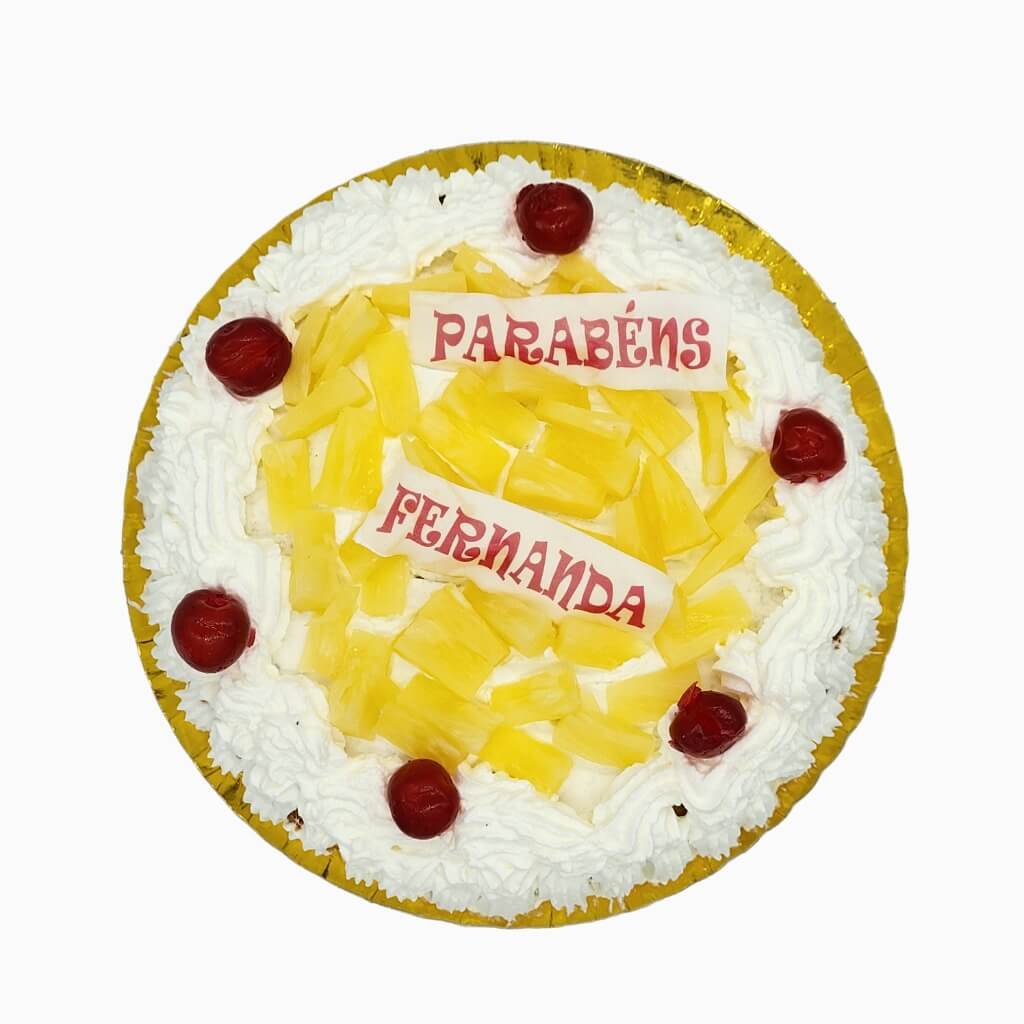 Bolo Com Chantilly E Ananás