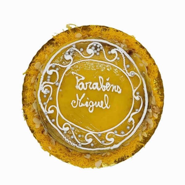 Bolo Com Doce De Ovo E Amêndoa