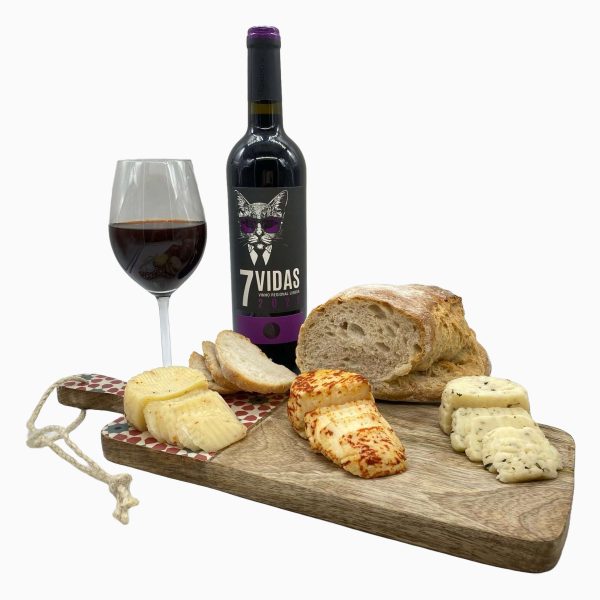Tábua De Queijos Com Vinho