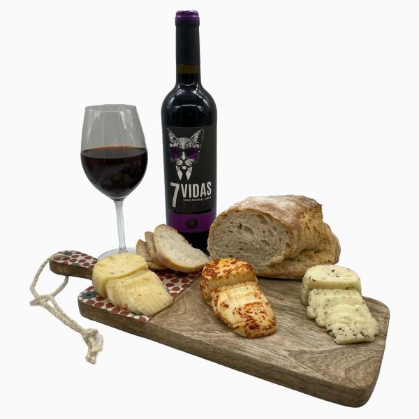 Tábua De Queijos E Vinho Para Oferta