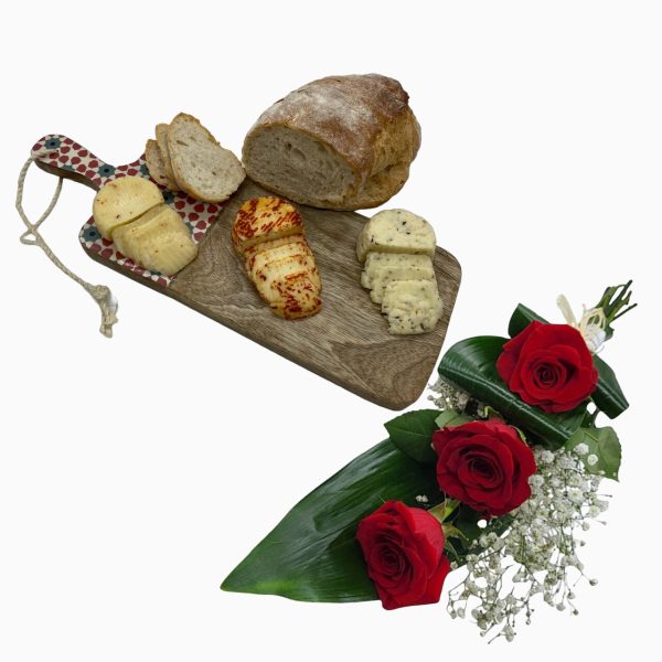 Tábua De Queijos E Flores